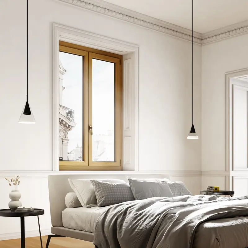 Camera da letto con finestra in legno